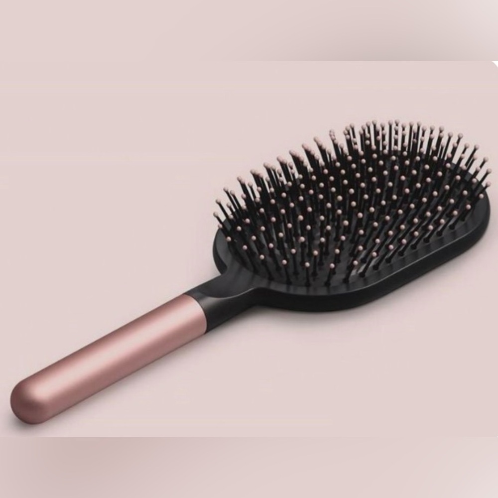 Dyson-designed Paddle Brush